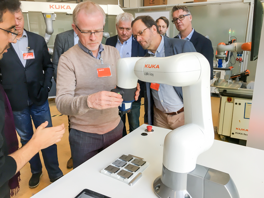 kuka robot tyskland.png kuka robot tyskland.png
